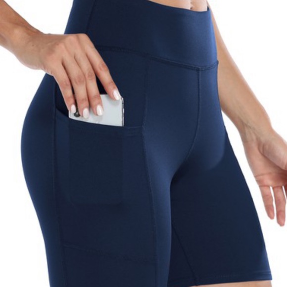Women’s yoga shorts with side pockets - Picture 3 of 5